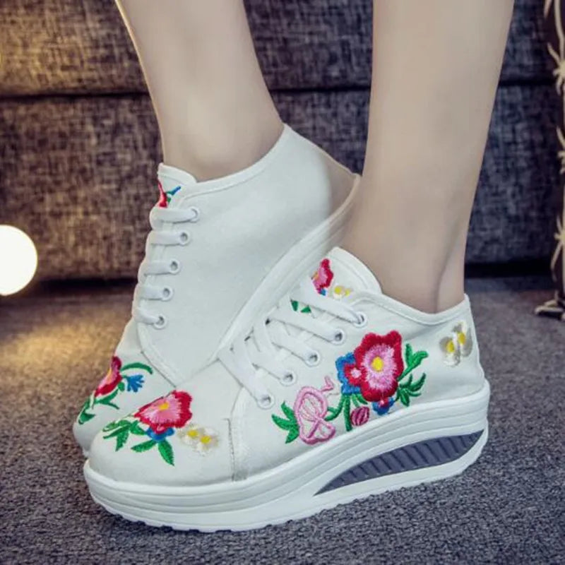 Fashion Floral Embroidery Women Sneakers Lace Up Mid Heel Autumn Shoes for Woman Plus Size Casual Runway Comfort Walking Sneaker