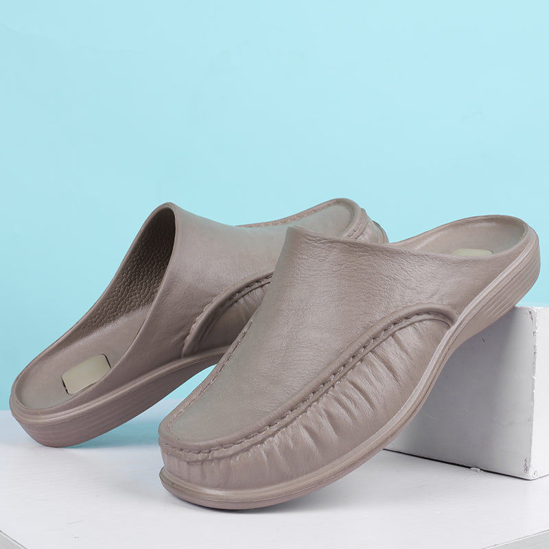 Autumn and Winter Trendy Men's Flat Leather Slippers Casual Anti-Slippery and Breathable With Slip-On Closure and Cushioning