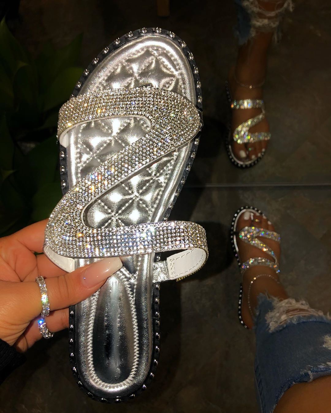 Wholesale Slippers Women Fashion Rhinestone Flat Sandals and Slippers European and American Beach Woman'S Slipper New