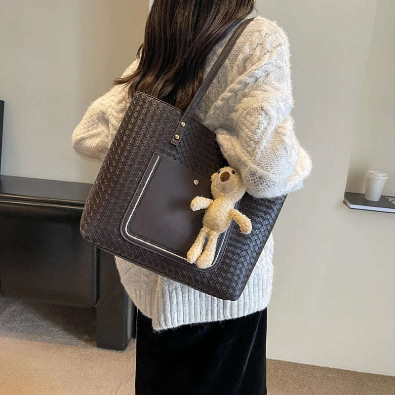 Factory Wholesale Large Tote Handbags Young Lady Cute Handbag Women Popular Design Woven Handbags
