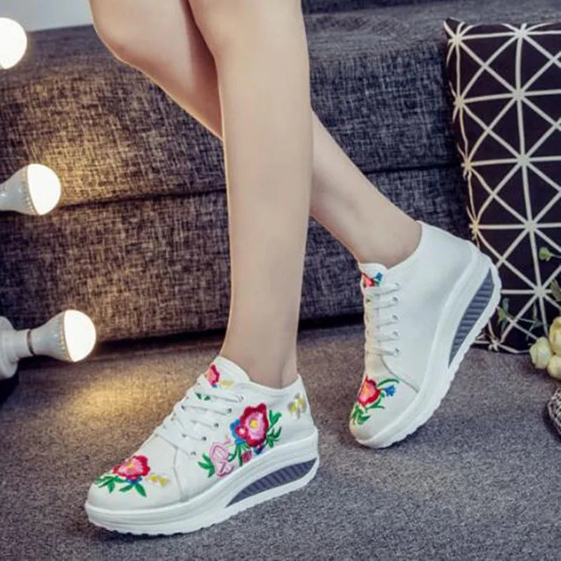 Fashion Floral Embroidery Women Sneakers Lace Up Mid Heel Autumn Shoes for Woman Plus Size Casual Runway Comfort Walking Sneaker