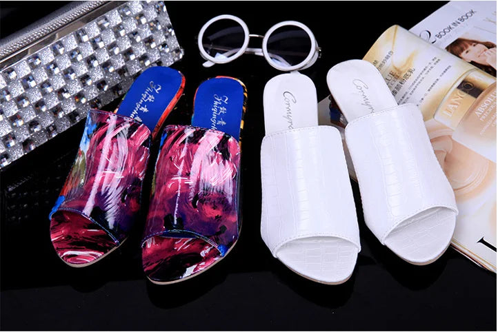 New Fashion Shinning Gem Heel Flat Sandals Round Toe Slippers Beach Casual Slippers Flip Flops Peep Toe Girl Casual Slippers
