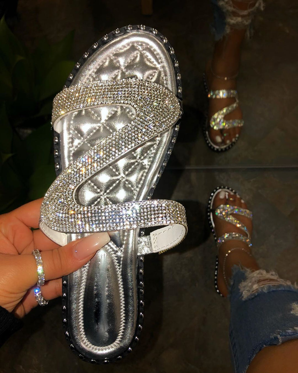 Wholesale Slippers Women Fashion Rhinestone Flat Sandals and Slippers European and American Beach Woman'S Slipper New