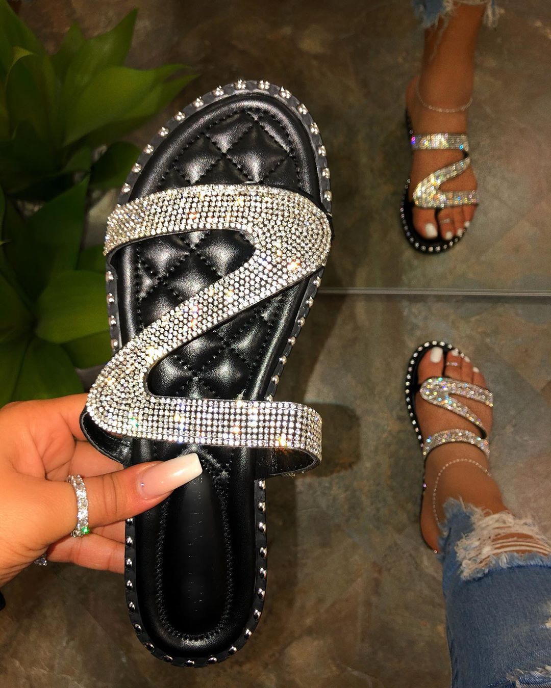 Wholesale Slippers Women Fashion Rhinestone Flat Sandals and Slippers European and American Beach Woman'S Slipper New