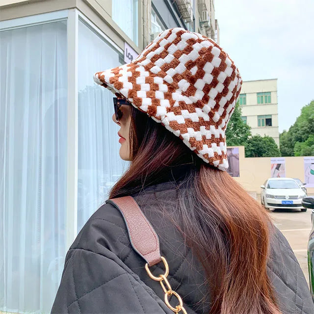 Wholesale Thicken  Fashion Checker Hats for Women Warm Winter Hats Fur Bucket Hat