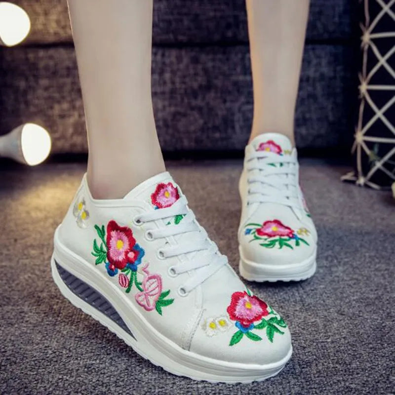 Fashion Floral Embroidery Women Sneakers Lace Up Mid Heel Autumn Shoes for Woman Plus Size Casual Runway Comfort Walking Sneaker
