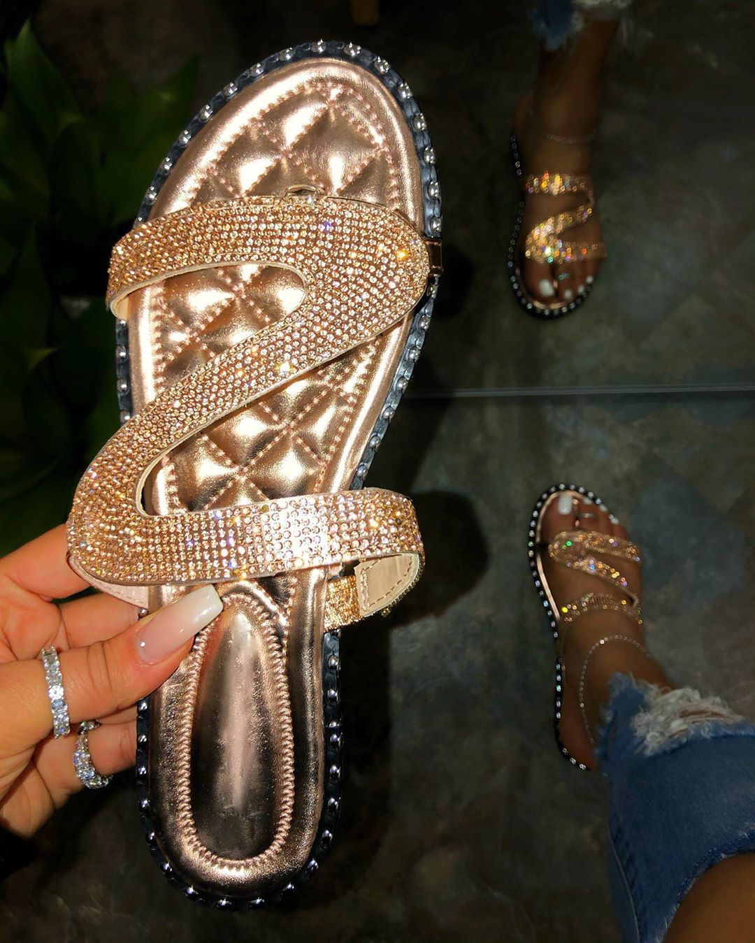 Wholesale Slippers Women Fashion Rhinestone Flat Sandals and Slippers European and American Beach Woman'S Slipper New