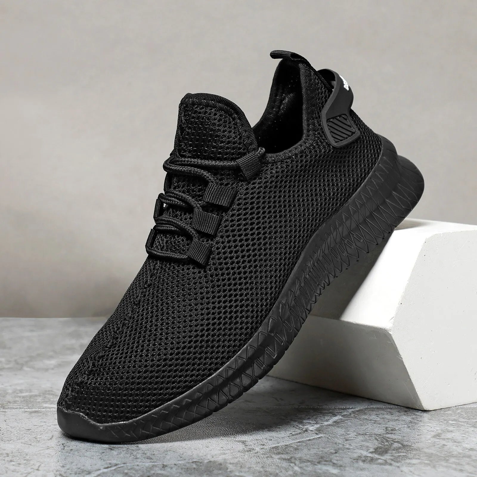 Men Shoes Breathable Mesh Running Shoes Slip on Walking Sneakers for Men Tennis Sports Shoes