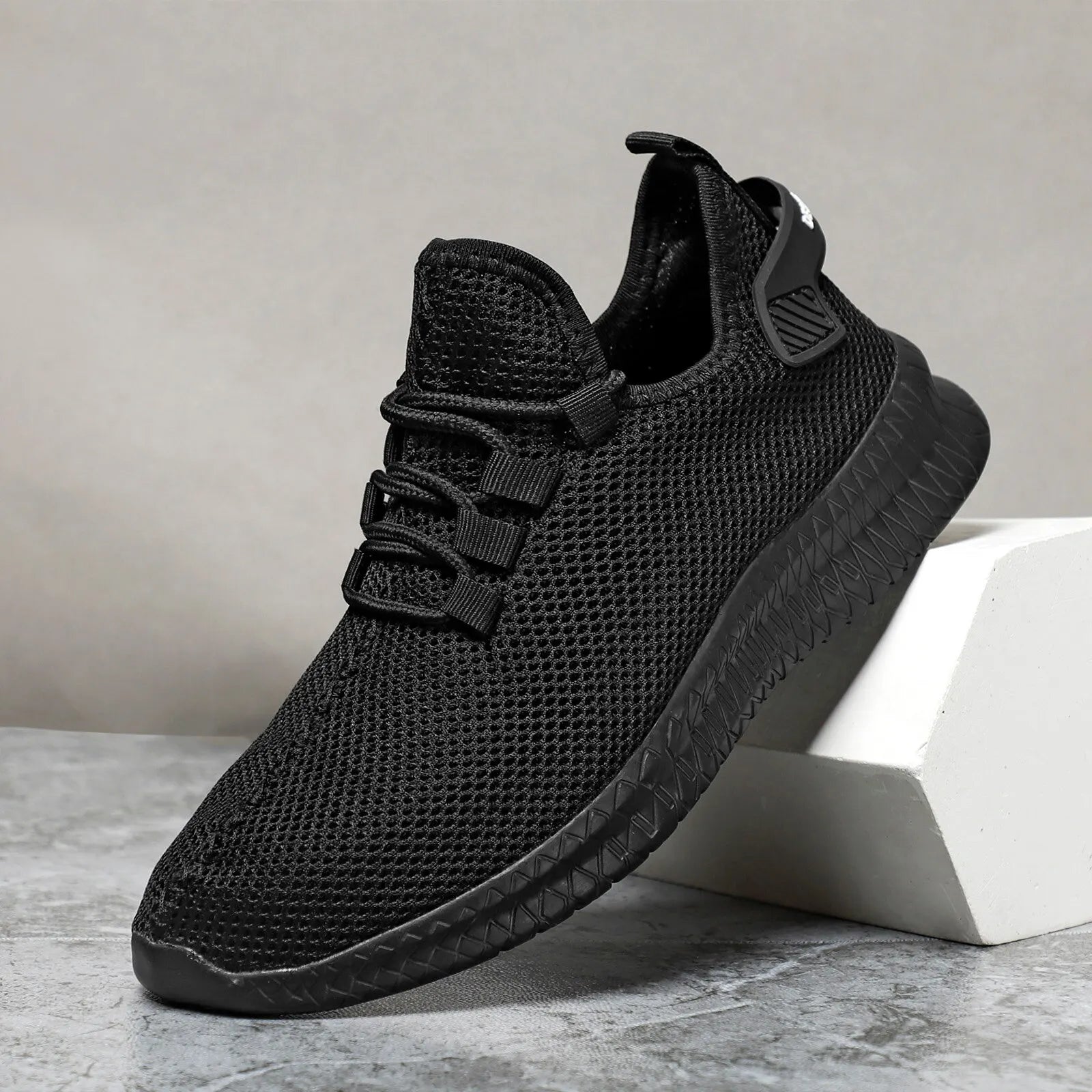 Men Shoes Breathable Mesh Running Shoes Slip on Walking Sneakers for Men Tennis Sports Shoes